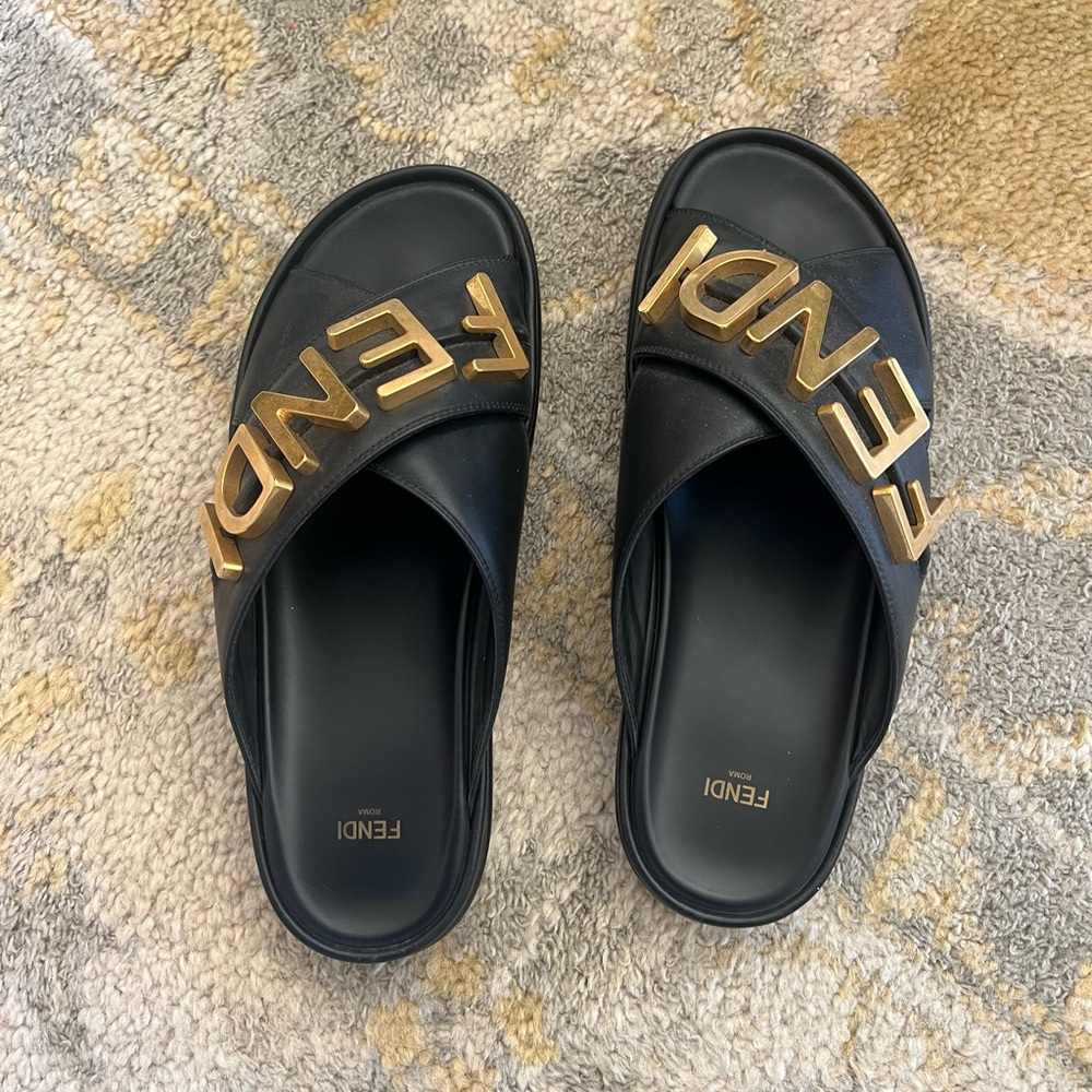 Fendi size 40 leather slide slipper